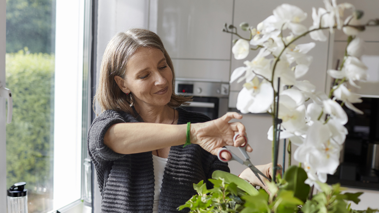 Kesen çiçekleri bahçenizden basit bir DIY ile güzel pimlere çevirin
