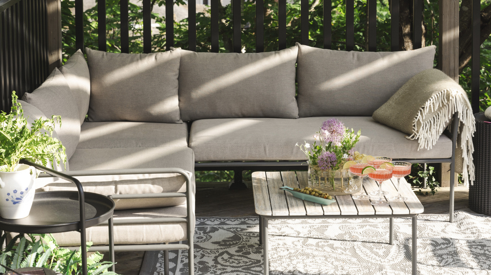 Kolay bir havuz şehriye hack, daha rahat veranda mobilyalarının sırrıdır