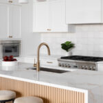 Beyaz mermer tezgahları lüks bir mutfakta kurmadan önce dikkate alınması gereken dezavantajlar