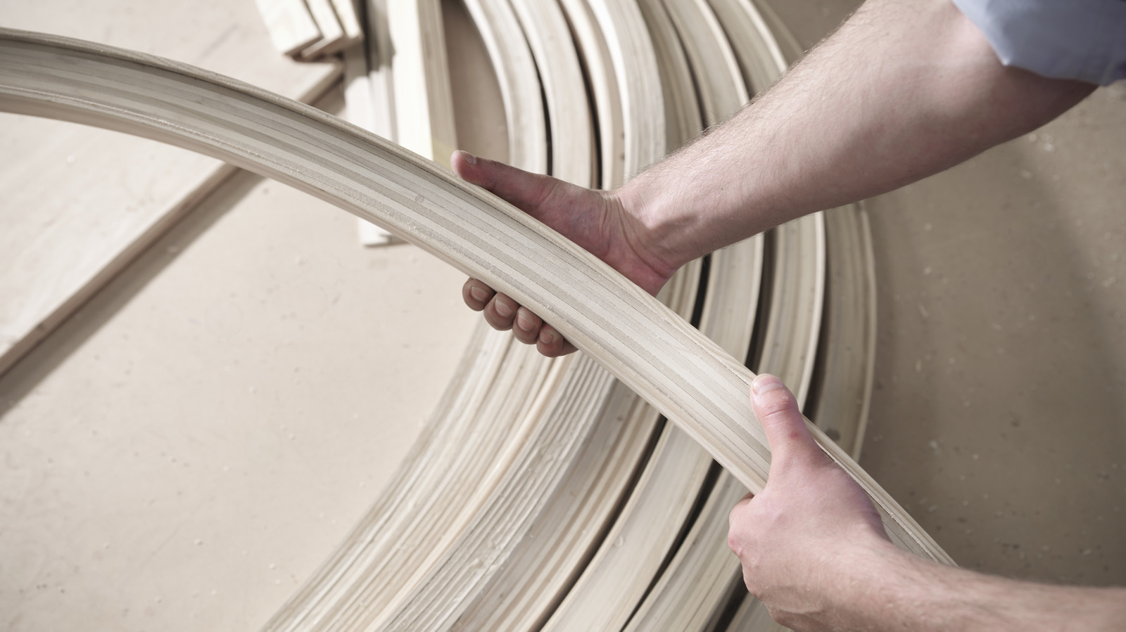 Pahalı ekipmanlara veya karmaşık hacklere ihtiyaç duymadan kavisli kenarlar nasıl zımparalanır