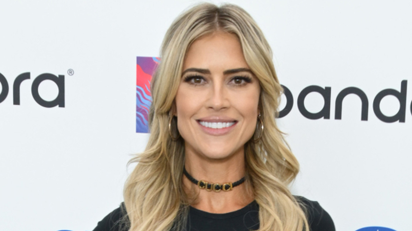 Christina Haack, çok şık görünen çarpıcı bir metro karo backsplash alternatifini ortaya çıkarıyor