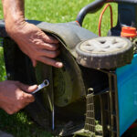 TellTale İmzaları Çim biçme makinesi bıçaklarınızı değiştirmenin zamanı geldi (ve ne sıklıkla yapmanız gerekiyor)