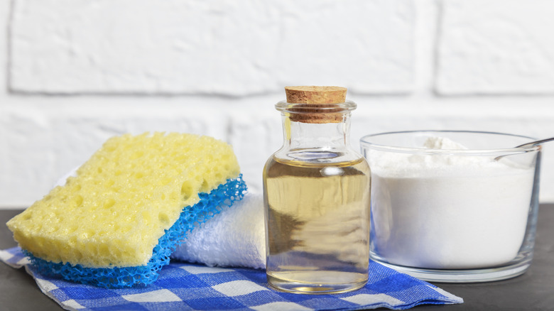 Ev temizleme malzemeleri ve malzemeleri