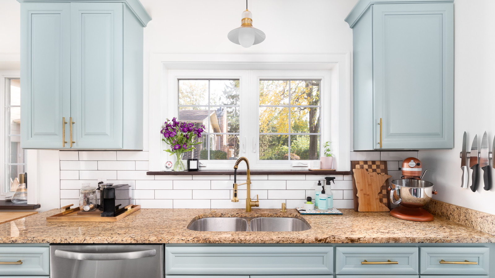 Zamansız mutfaklar için neden yeni nötr neden açık mavi