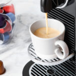 Hurda Ahşap Kullanarak Bir Kahve Pod Tutucu Çekmecesini DIY'nin Kolay Yolu