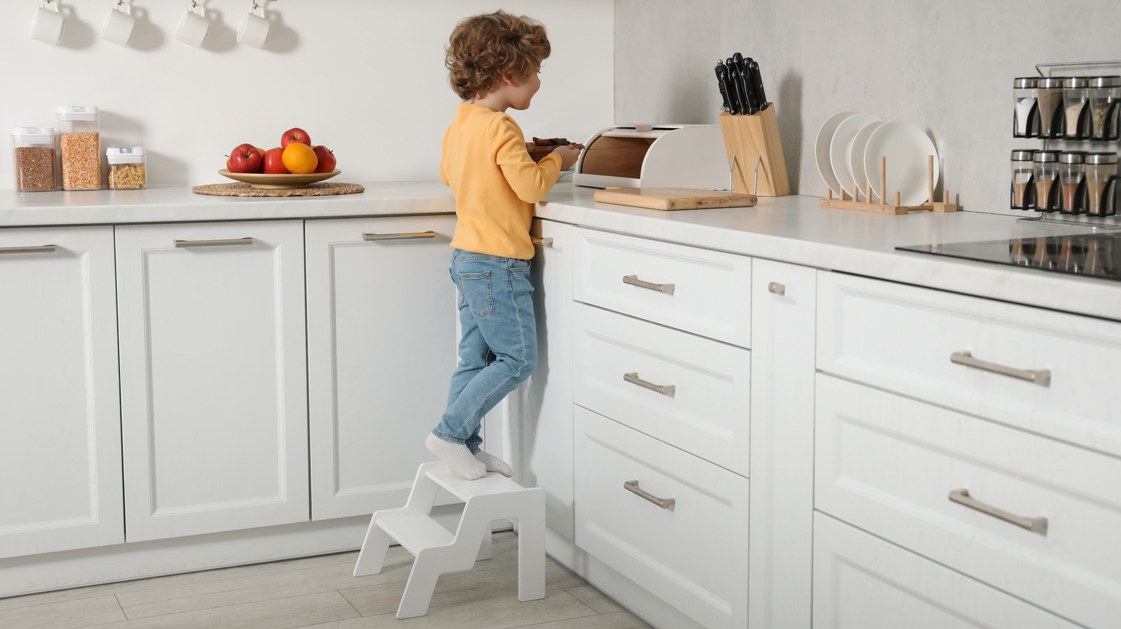 Bütçe dostu malzemelerle DIY Tasarımcı Step Dışkısı Nasıl Yapılır