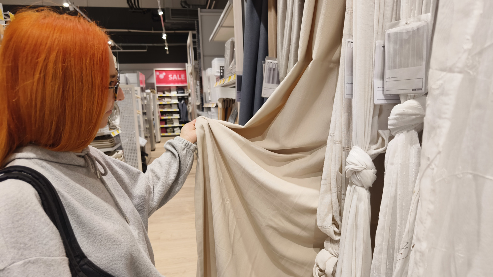 Herhangi bir odayı yapışkan gösteren tek pencere tedavisi