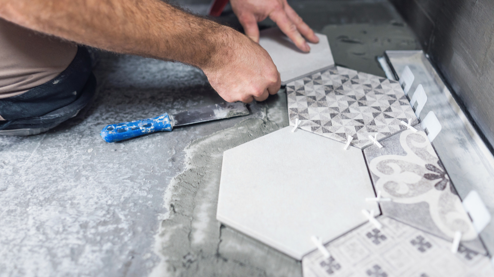 Bir tuvalet flanşına fayans kurmanın DIY yolu