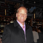 HGTV'den Mike Holmes daha güvenli bir ev için ön kapıyı nasıl temin ediyor?