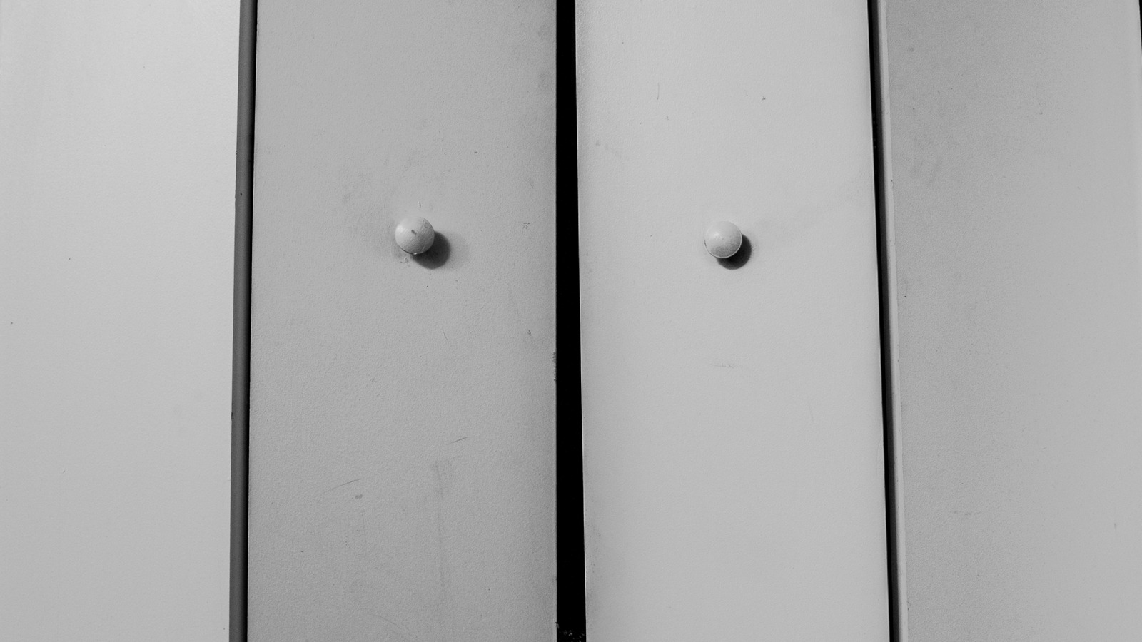 Dolabınızın Bifold kapılarını kolayca yükseltmek için pencereler ekleyin