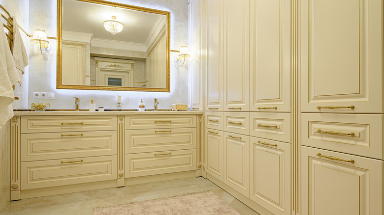 Sarı ve altın banyo