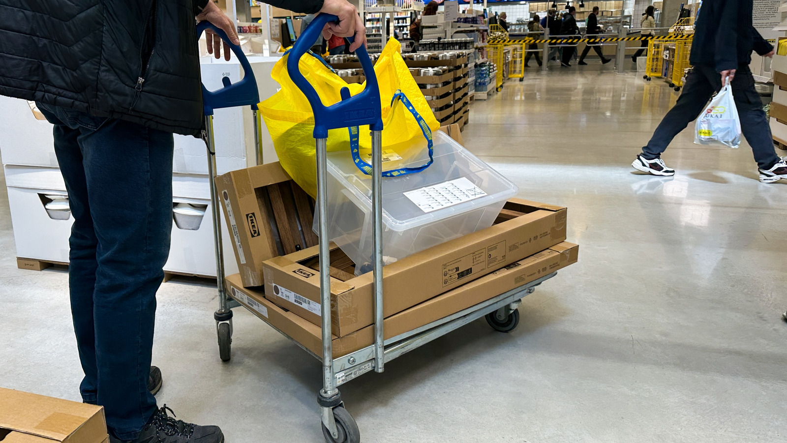 Ikea'nın yeniden tasarlanan Billy kitaplığı küçük bir uzay tasarrufu, ama dezavantajlar var mı?