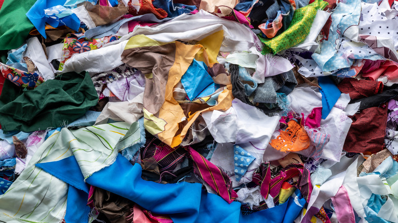 Kumaş hurdası yığını