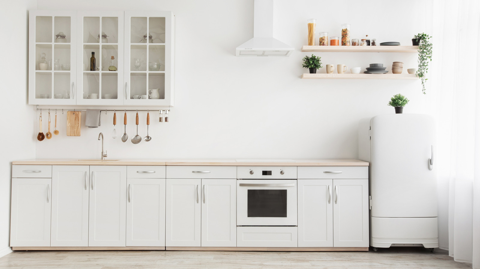 Mutfağınız neden bu kadar soğuk görünüyor (ve anında nasıl rahat hale getirilir)