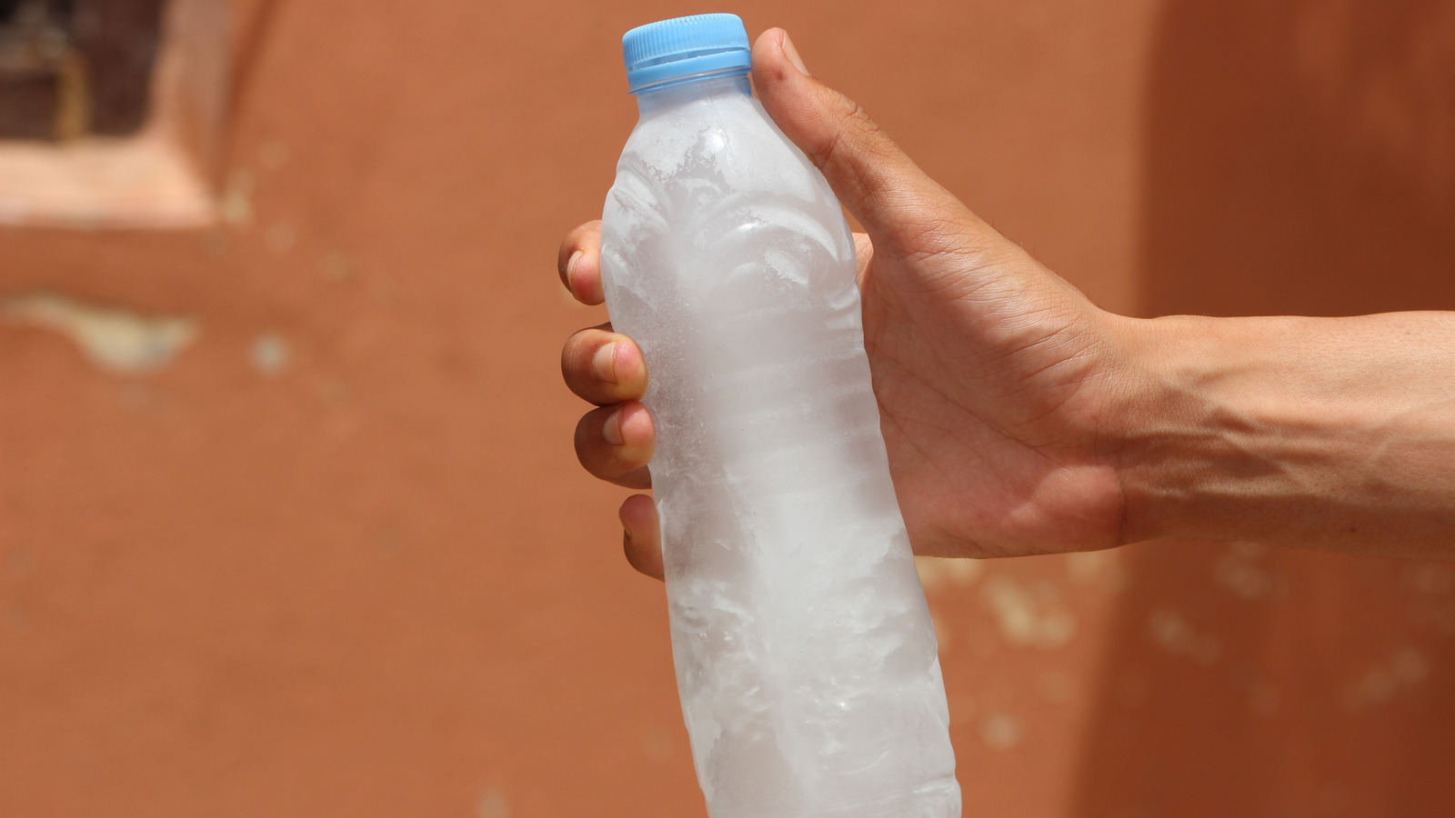 AC'ye mükemmel düşük maliyetli alternatif yapan dondurulmuş su şişesi hack