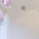 Küvet lekelerinizi temizlemenin vintage (ve toksik olmayan) yolu