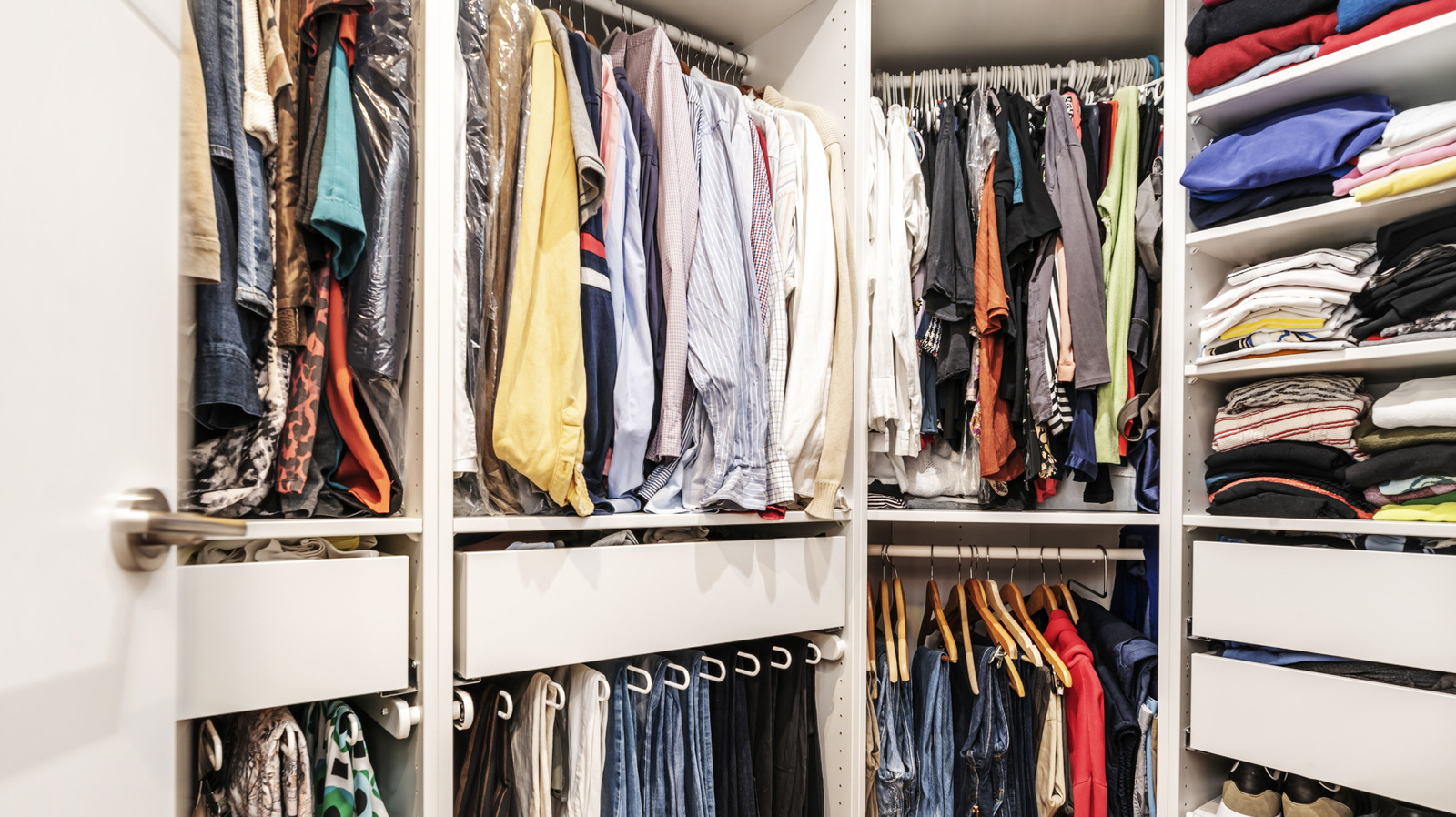 Uygun fiyatlı bir ağaç DIY ile ekstra dolap deposunun kilidini açın