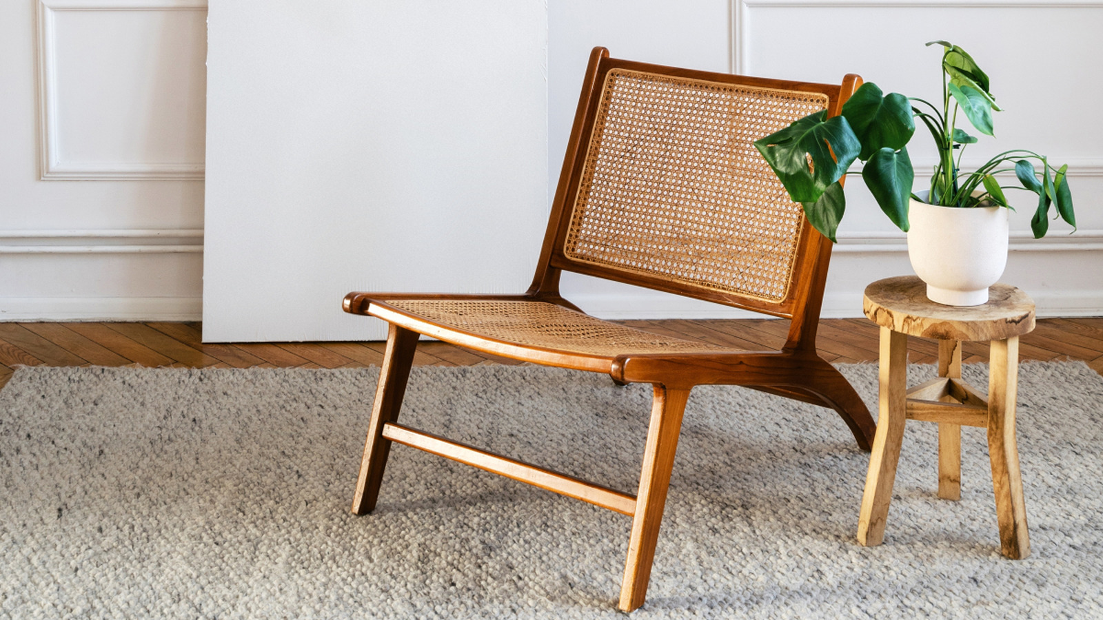 Vintage rattan sandalye trendini mi istiyorsunuz? 3 stil ipucu (ve kaçınmak için 1 hata)