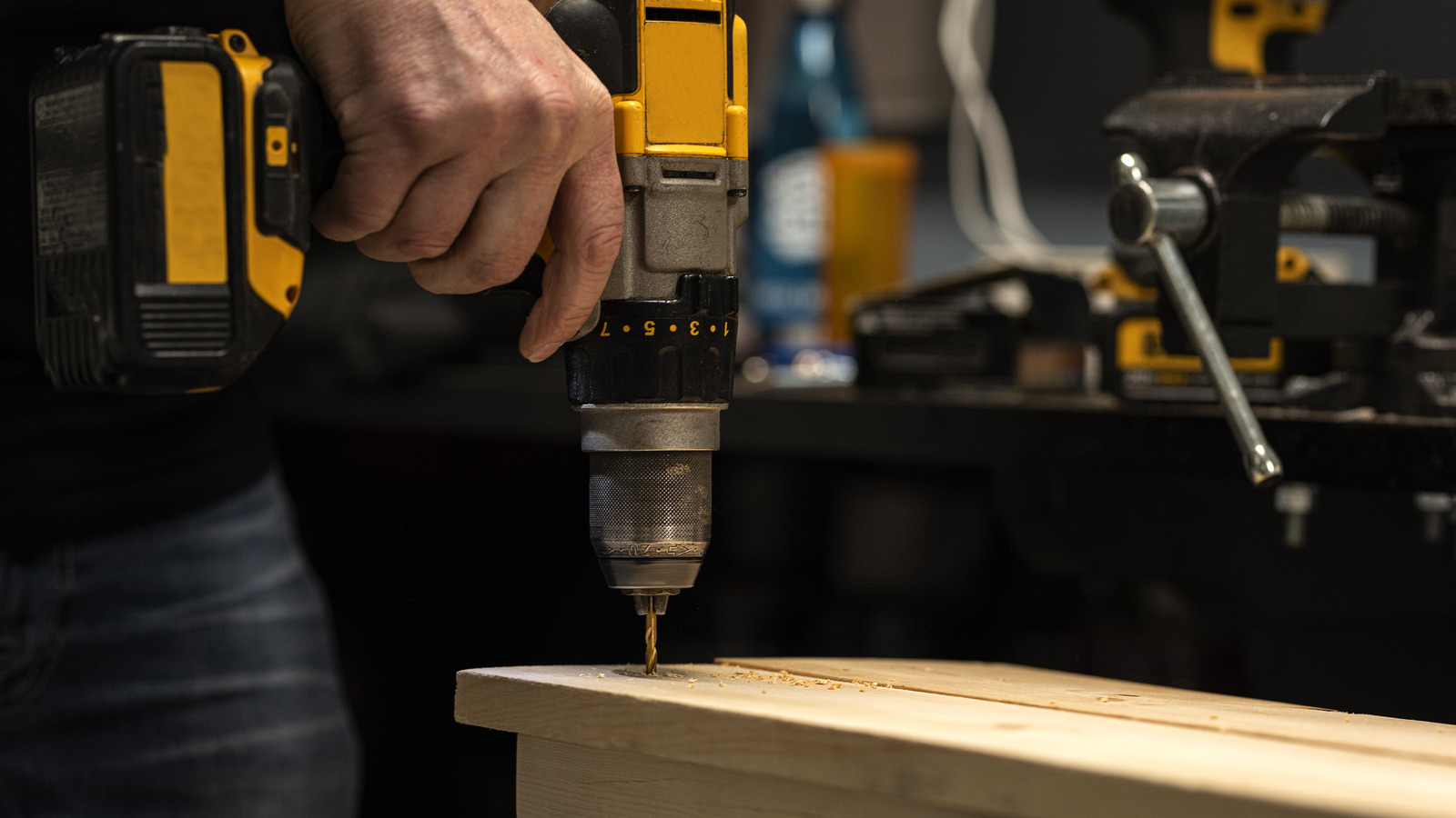 Lowe's'tan ücretsiz bir Dewalt aracı nasıl alınır (anlaşma iyi gitmeden önce)