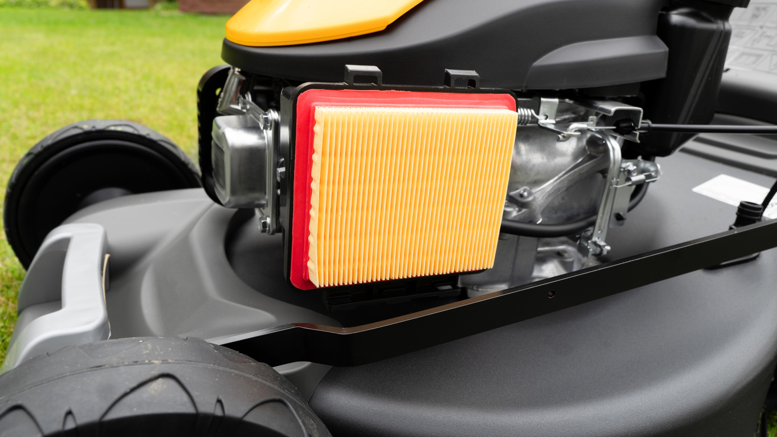 İşte çim biçme makinenizin hava filtresini değiştirmenin doğru yolu