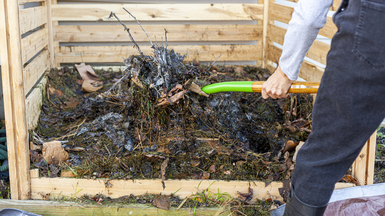 Kişi Dönen Kompost Yığını