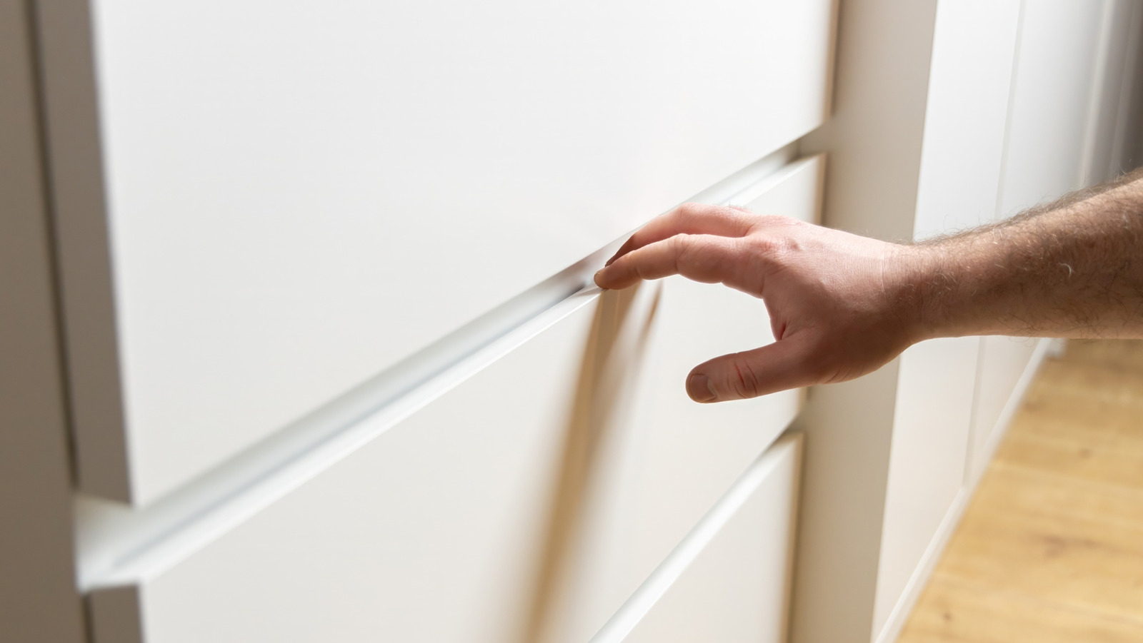 Ikea Malm şifoniyerlerine zamansız bir zarafet katan uygun fiyatlı çözüm
