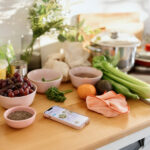 Çok çekici görünen DIY anında mutfak depolama alanına bir dolar ağaç kavanozu kullanın