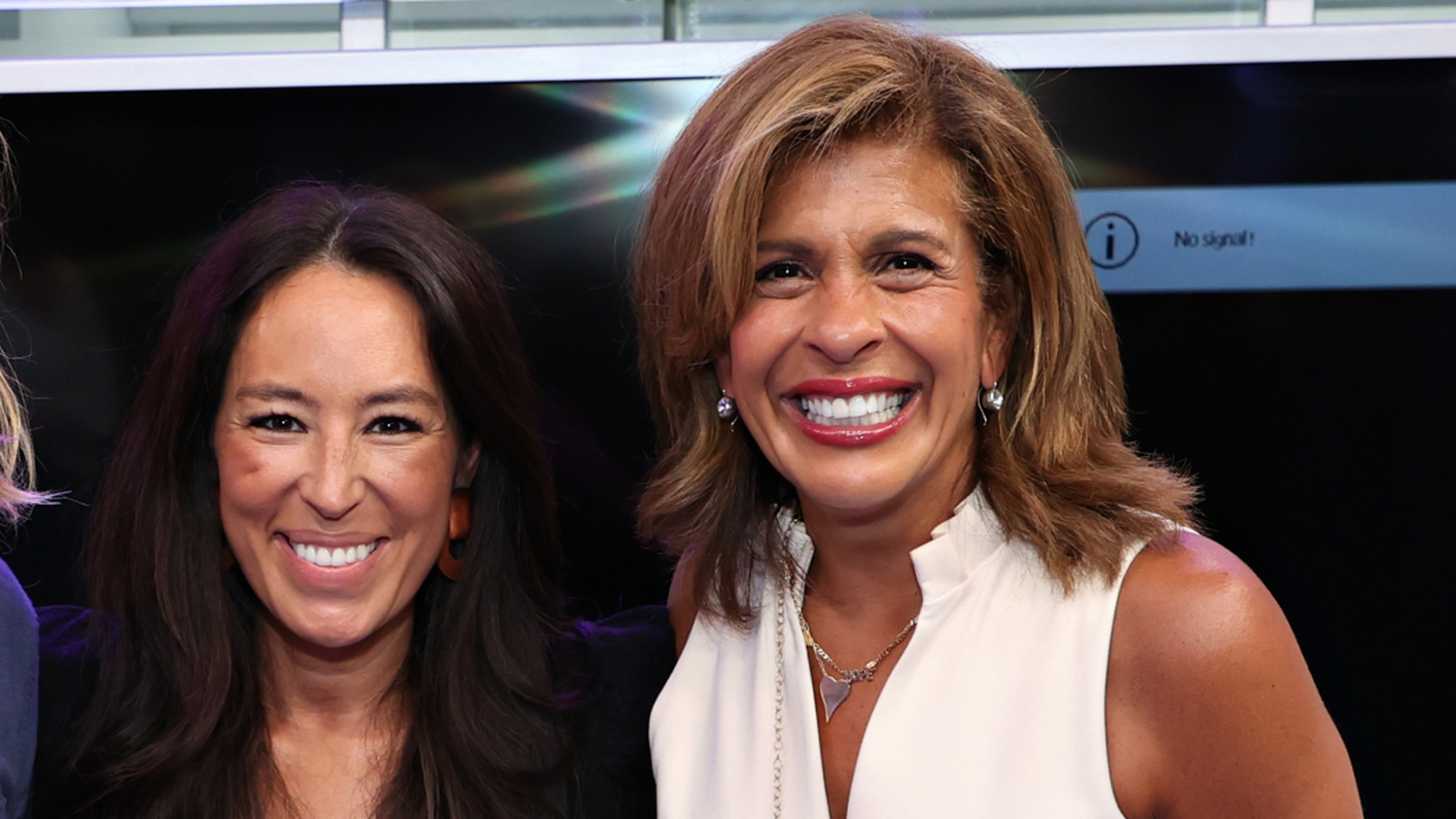 Hoda Kotb için Joanna Gaines'in ofis makyajında neyin eksik olduğunu fark edemeyiz.