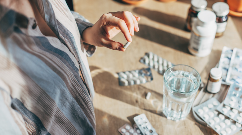 İlaçlar aracılığıyla sıralayan kişi