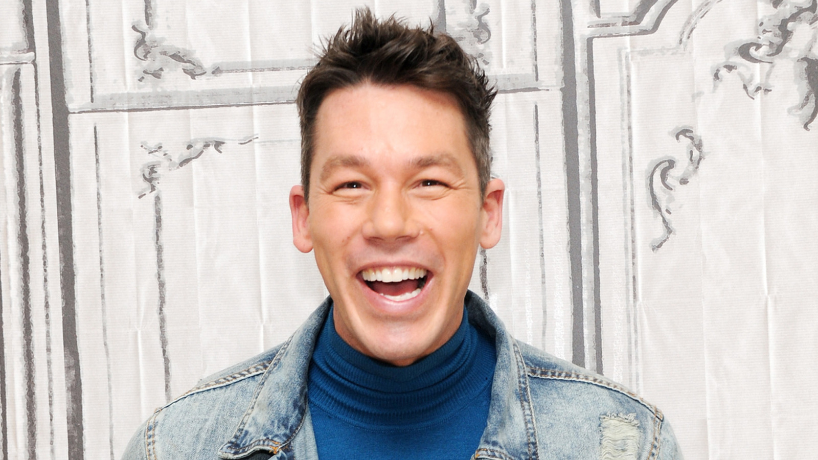 Boyayı atlayın ve koyu dolapları hafifletmek için David Bromstad'ın akıllı ipucunu kullanın