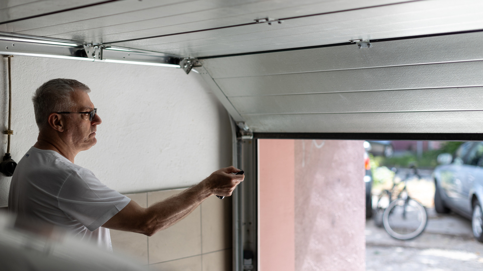 Garaj kapınız neden yavaşça açılır ve nasıl düzeltilir?