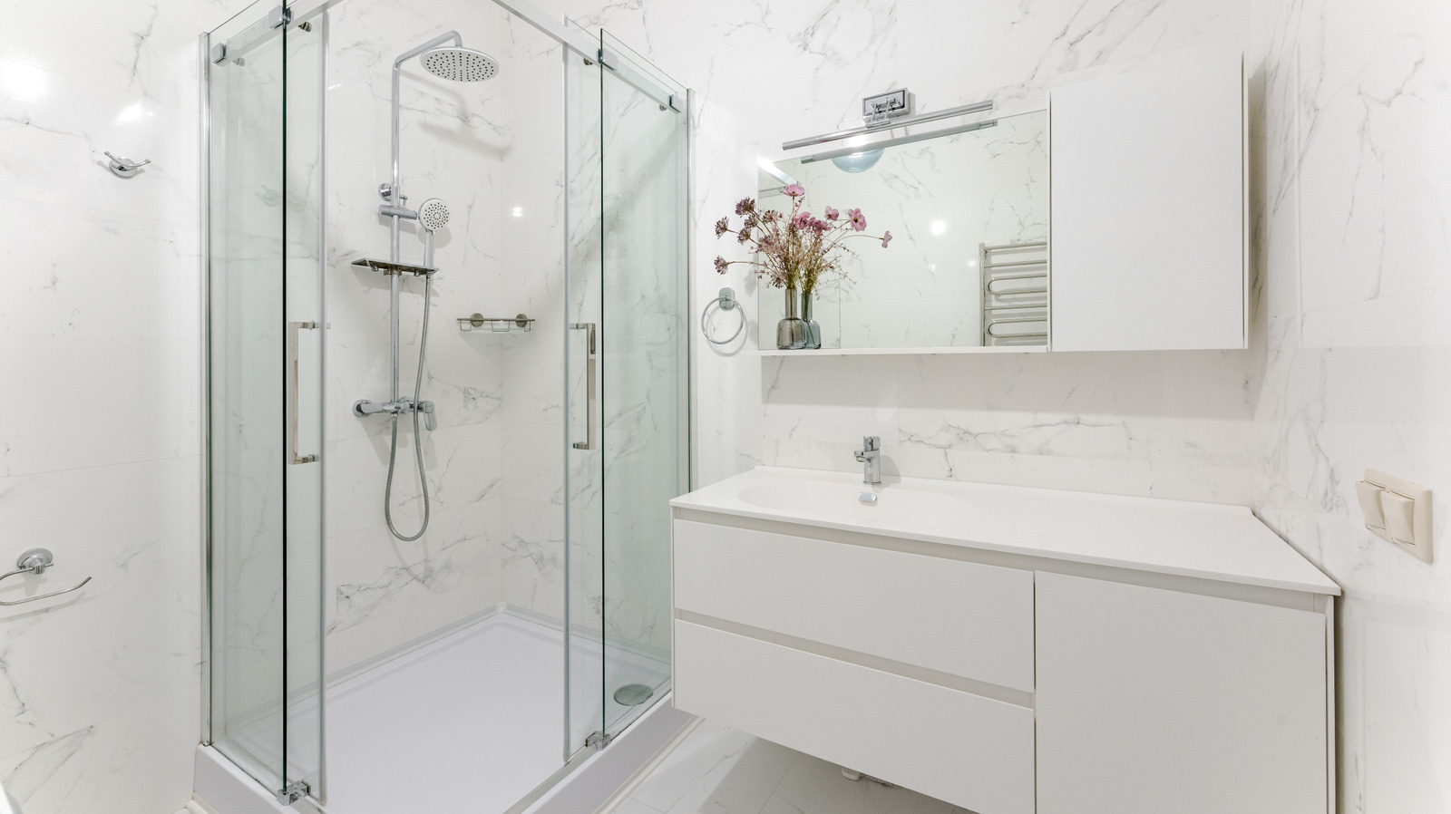 Kiremitli banyo zeminleri 2025 için sıcaktır - bu eski stil hariç
