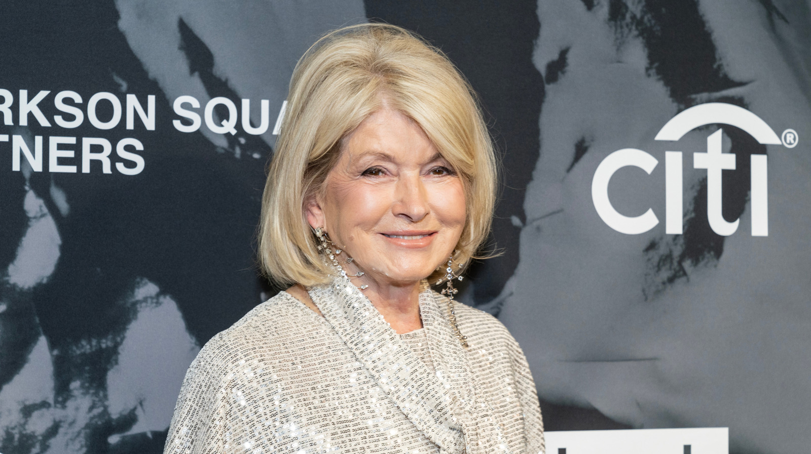 Martha Stewart'ın gerekli olduğunu düşünen bir ürün için yerel tasarrufunuza göz atın