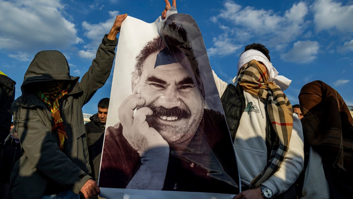 PKK'nın hapishane lideri Ocalan, Turkiye'ye karşı silahlı mücadelenin