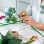 Dolar Ağacı Ahşap Yüzükleri Basit Bir DIY ile Çarpıcı Asma Çiçek Dekoruna Dönüştür