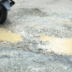 Birikintileri önleyecek ve drenajı iyileştirecek akıllı bir çakıl yol numarası