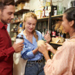 Tasarruf mağazalarında ve emlak satışlarında sessizce avlanmanız gereken tasarımcı cam eşyaları