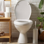 Korkak kalan kokuları ortadan kaldırmak için tuvaletinizin arkasında temizlemenin en kolay yolu