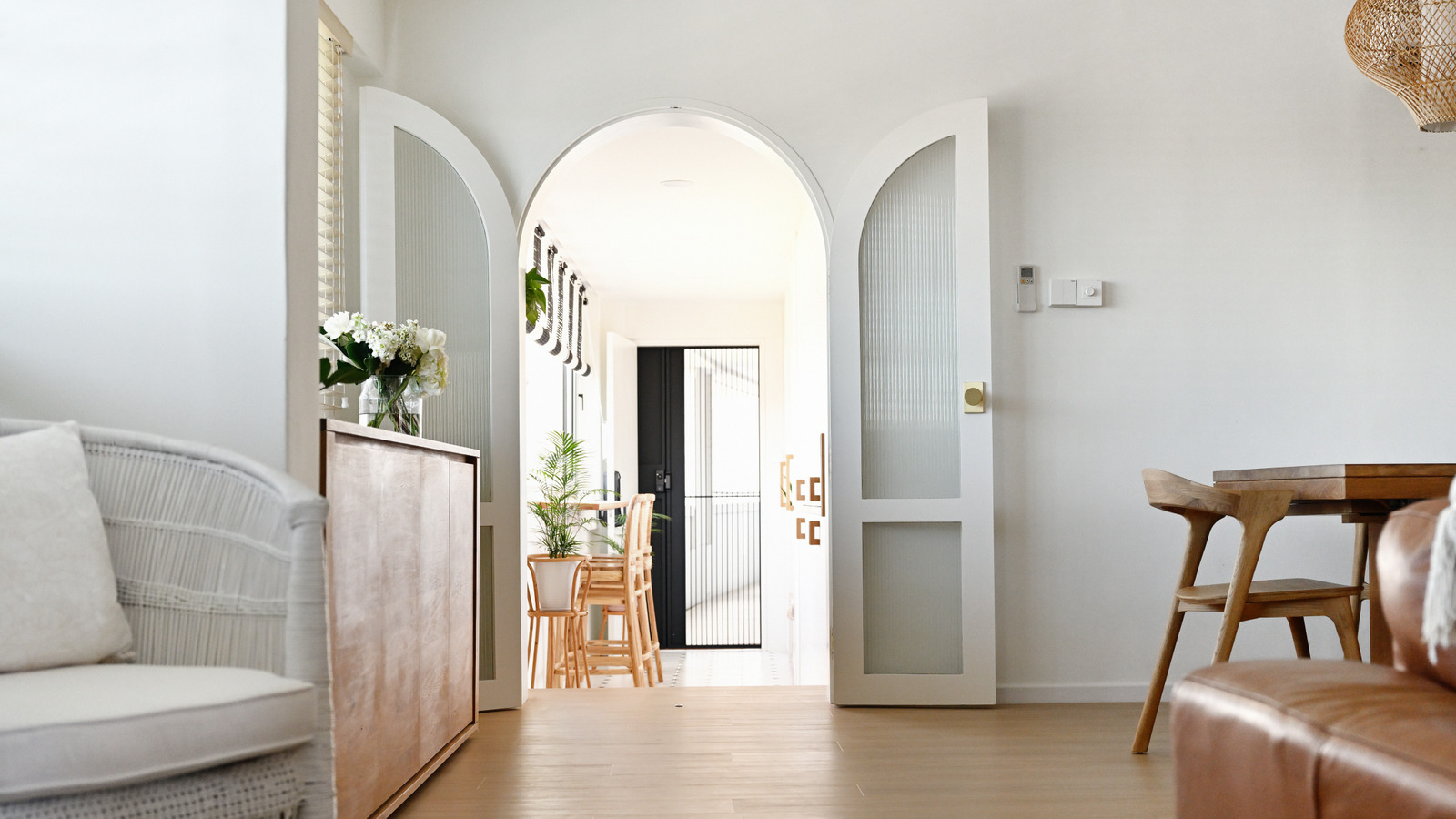 Vintage yuvarlak bir kapı kare bir çerçeveye nasıl sığdırılır