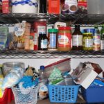 Bir kilerdeki çekmeceler neden organize etmek için raflardan daha iyidir?