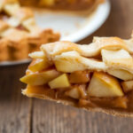 DIY Birkaç dolarlık ağaç malzemeleri kullanarak çok gerçek görünen en tatlı elma turta dekoru