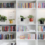 Çarpıcı zeminden tavana raflar için ihtiyacınız olan Ikea Billy kitaplık hack