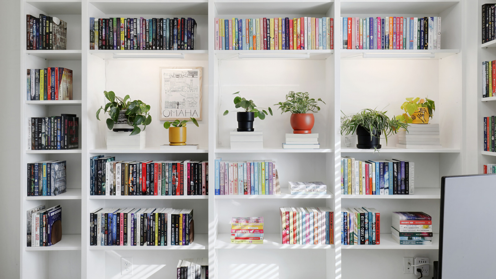 Çarpıcı zeminden tavana raflar için ihtiyacınız olan Ikea Billy kitaplık hack