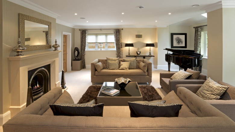 Oturma odasında konuşma stili kurulumu