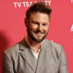 Eski queer göz yıldızı Bobby Berk'in onay damgası olan 'süper şık' Ikea Yatağı