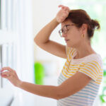 Yaz sıcağında kullanılmayan odalardaki havalandırma deliklerini kapatmak gerçekten iyi bir fikir mi?