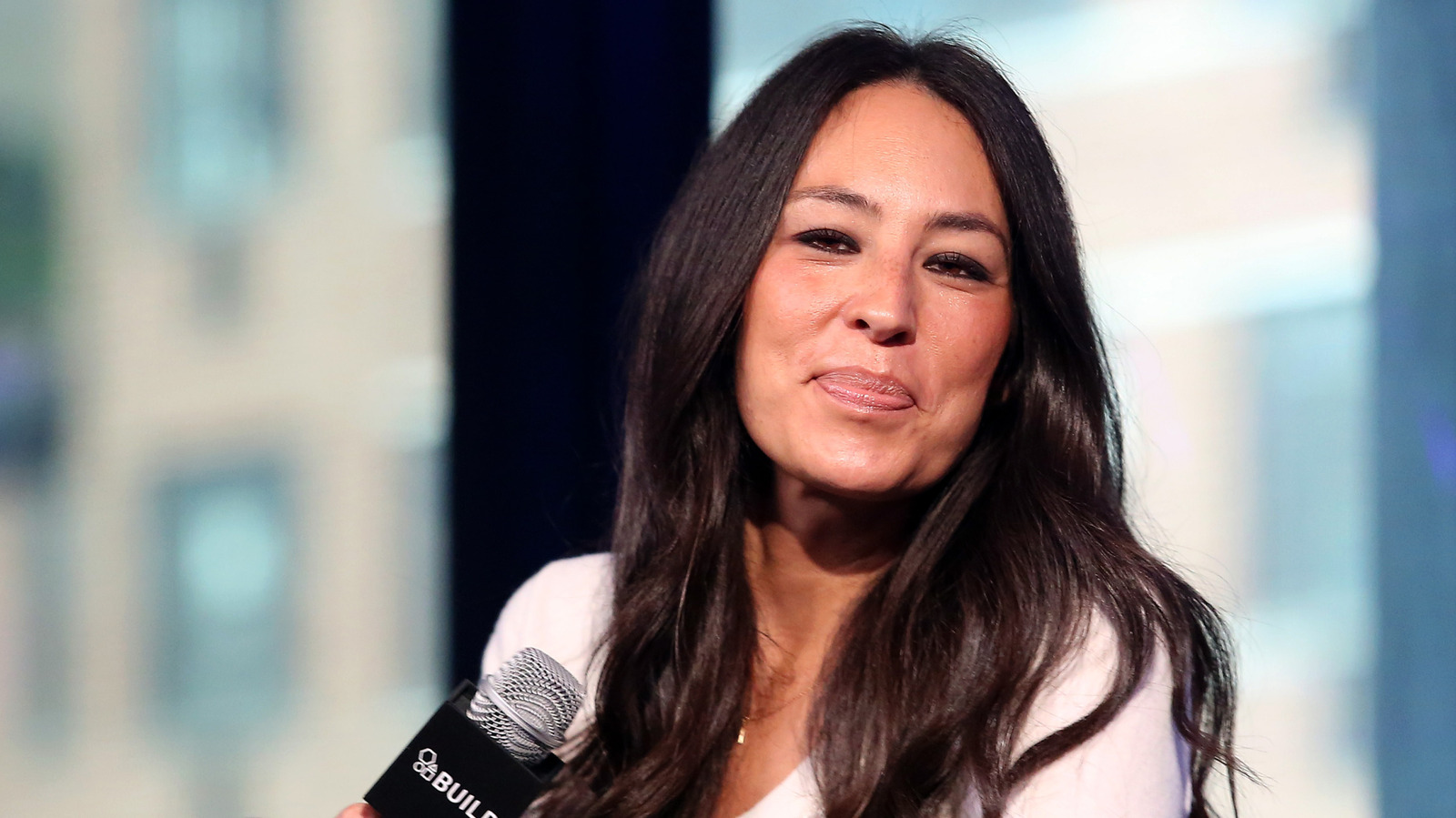 Joanna Gaines, küçük bir mutfak görünümü ve daha ferah hissetme yöntemini paylaşıyor