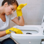 Tıkanmış bir tuvalet tuzağı nasıl temizlenir (doğru yol)