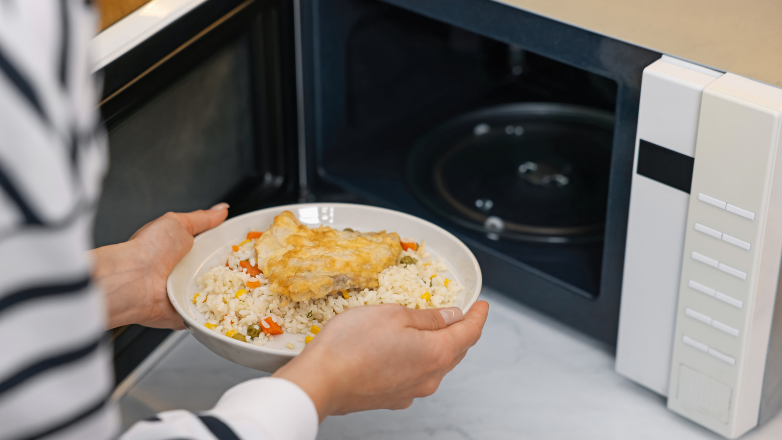 Mikrodalganızı temizlemeyi çok zorlaştıran yaygın hata