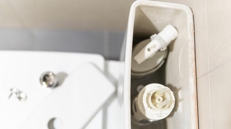 Bir tuvalet tankının üst görünümü